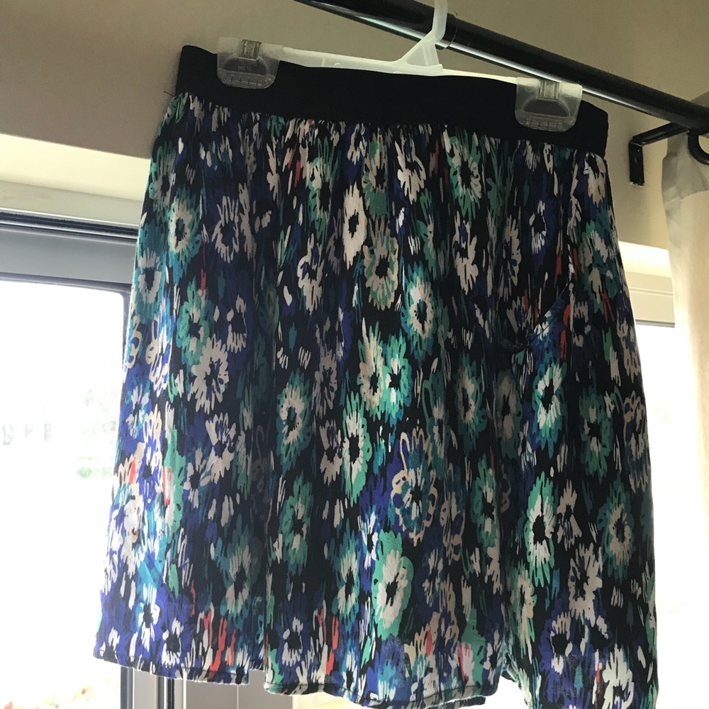 Skirt with one pocket